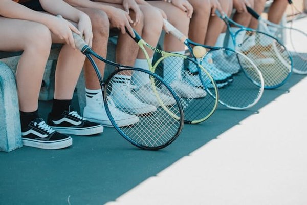 Quels sont les bienfaits de la méditation en pleine conscience pour les joueurs de tennis pendant les changements de côté?