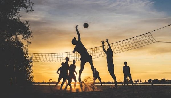 Quels sont les exercices pour affiner la technique de bloc en volley-ball?
