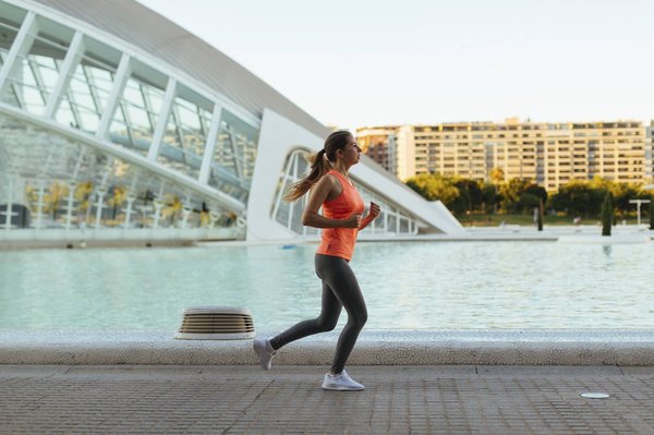 Comment la pratique du basket affecte-t-elle la croissance et le développement chez les adolescents ?